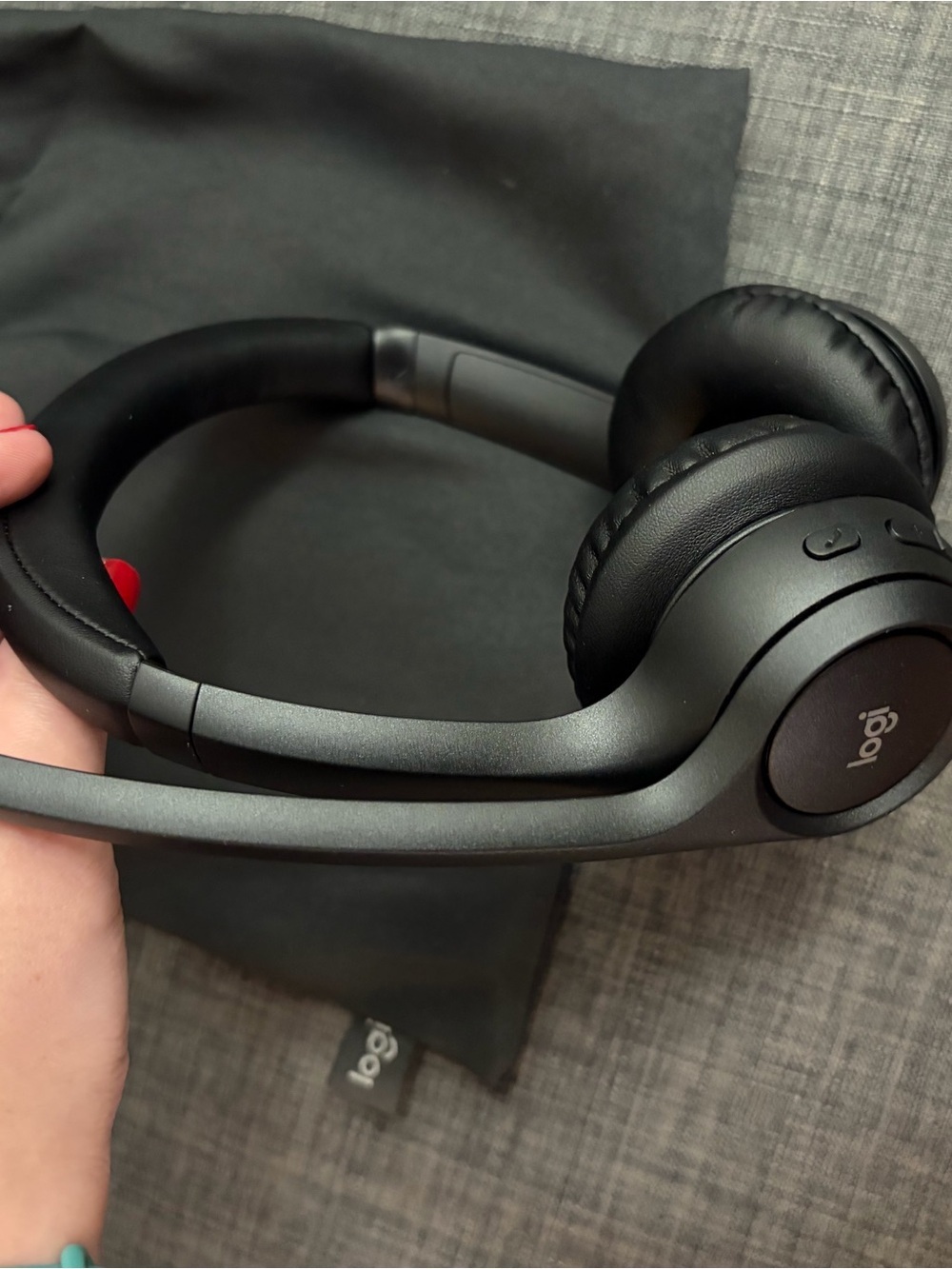 Brand New Logitech Wireless Over-Ear Headset w/ Microphone USB-C Charging Cable - Picture 4 of 9